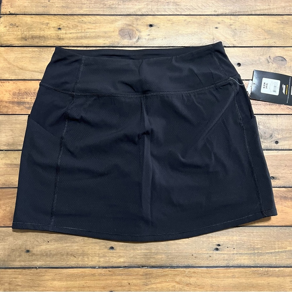 Avia Skort